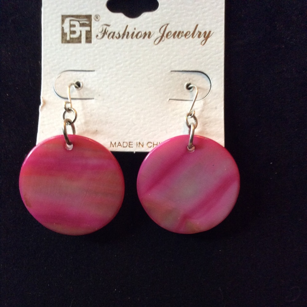 Earrings pearl like gorgeous mid size new fun